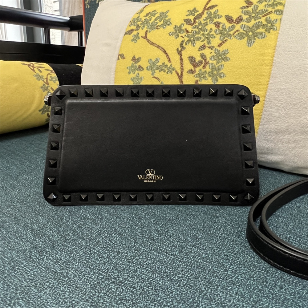 va*t*no GARAVANI ROCKSTUD23 SMALL SMOOTH CALFSKIN SHOULDER BAG BLACK