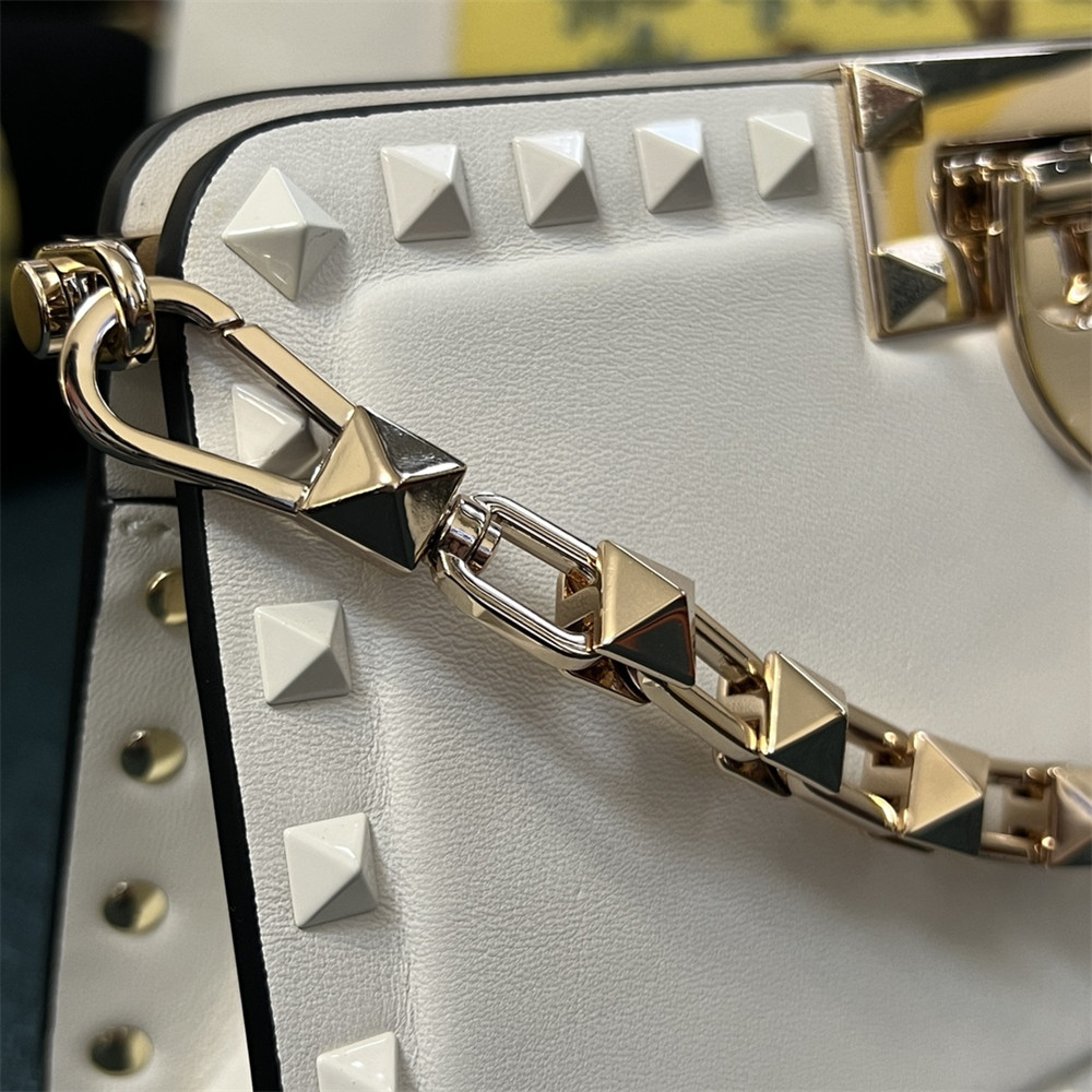 va*t*no GARAVANI ROCKSTUD23 SMALL SMOOTH CALFSKIN SHOULDER BAG IVORY