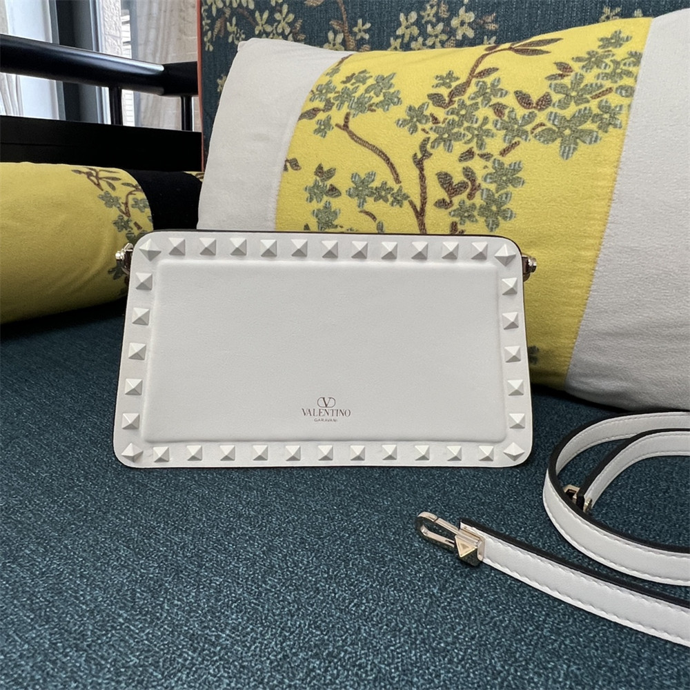 va*t*no GARAVANI ROCKSTUD23 SMALL SMOOTH CALFSKIN SHOULDER BAG IVORY