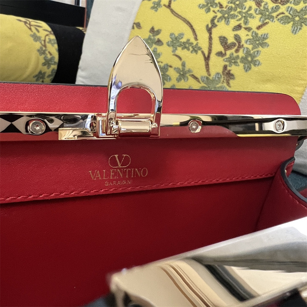 va*t*no GARAVANI ROCKSTUD23 SMALL SMOOTH CALFSKIN SHOULDER BAG RED