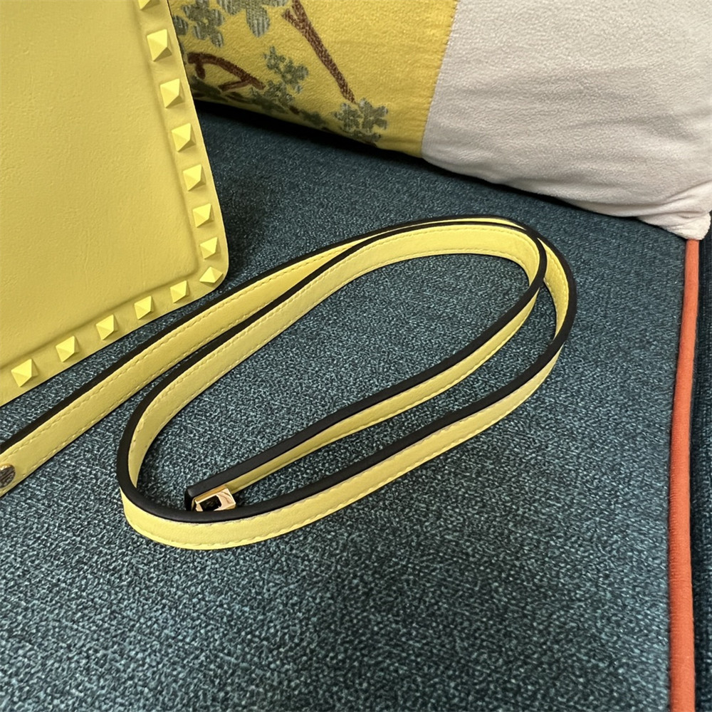 va*t*no GARAVANI ROCKSTUD23 smooth calfskin handbag Yellow