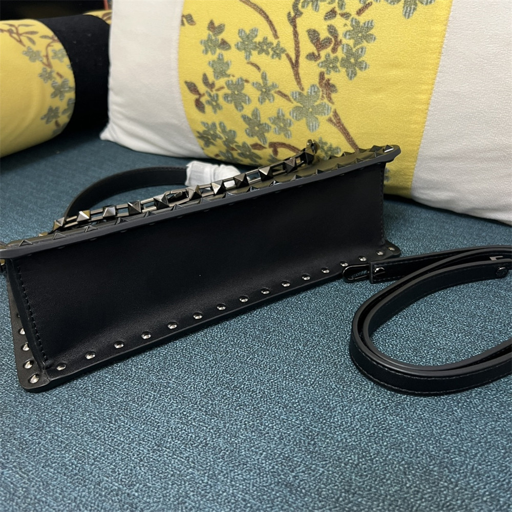 va*t*no GARAVANI ROCKSTUD23 smooth calfskin handbag Black