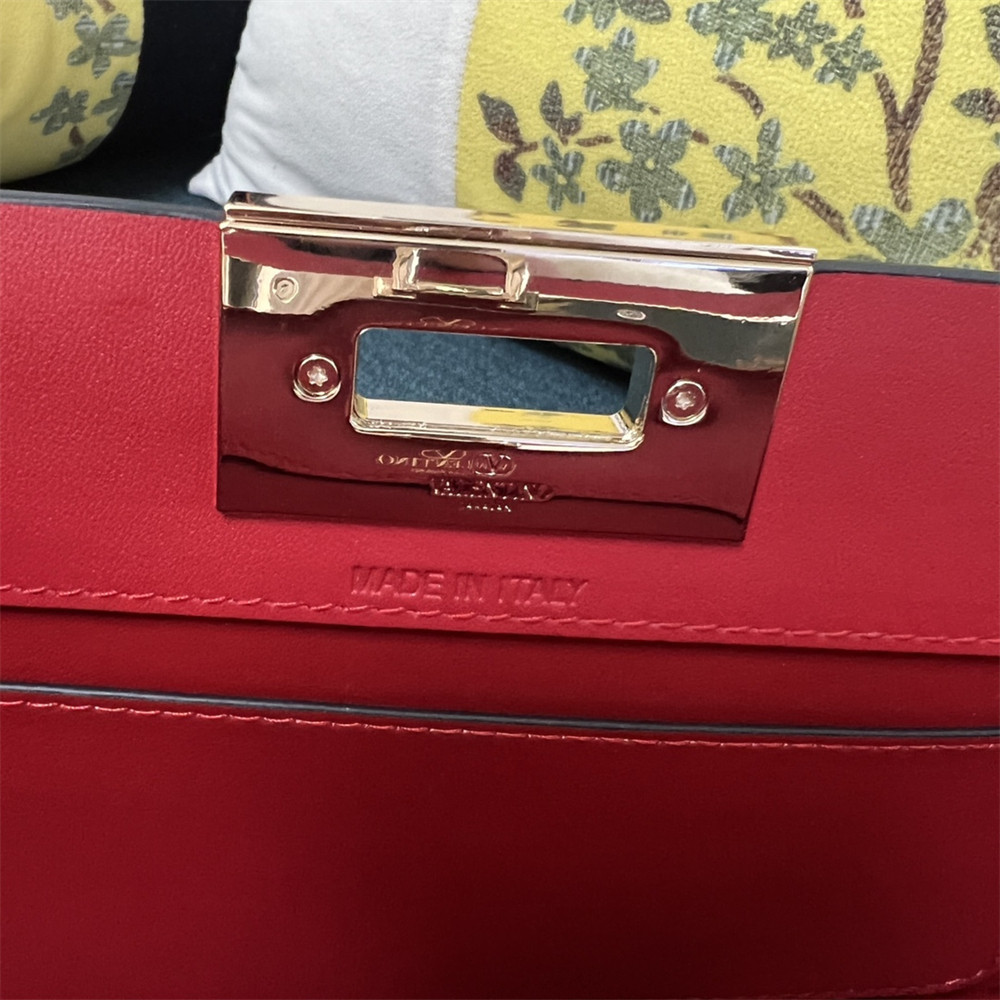 va*t*no GARAVANI ROCKSTUD23 smooth calfskin handbag Red