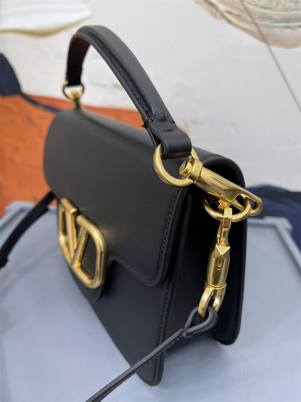 va*t*no GARAVANI LOCÒ CALFSKIN SHOULDER SMALL BAG BLACK 22 x 16 x 7 cm
