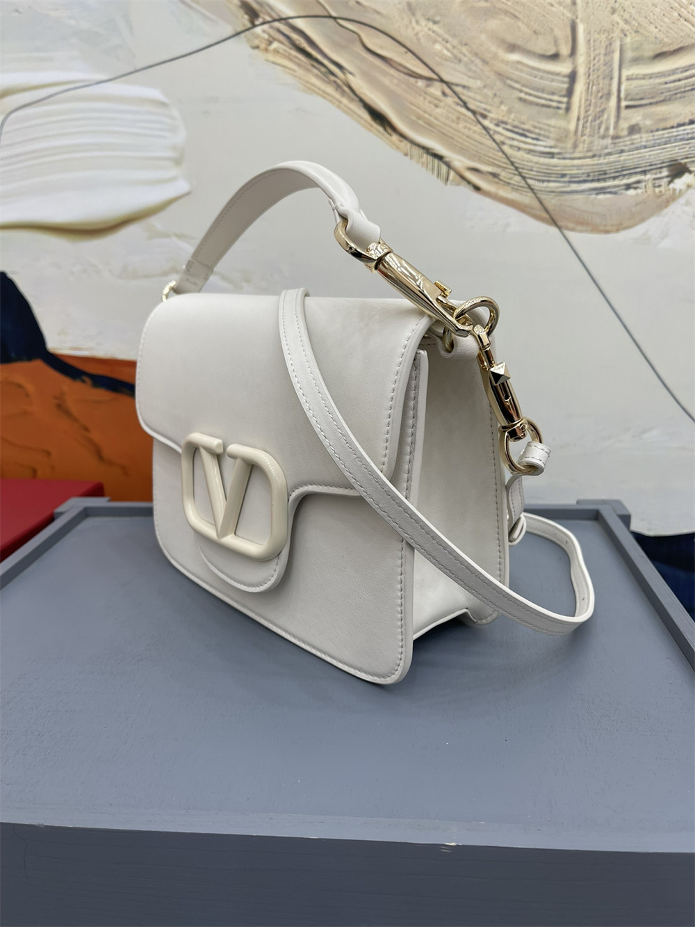 va*t*no GARAVANI LOCÒ CALFSKIN SHOULDER Small BAG With white hardware 22 x 16 x 7 cm