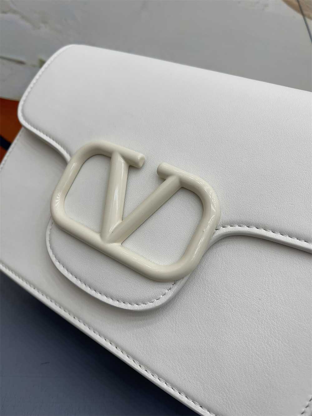 va*t*no GARAVANI LOCÒ CALFSKIN SHOULDER Small BAG With white hardware 22 x 16 x 7 cm