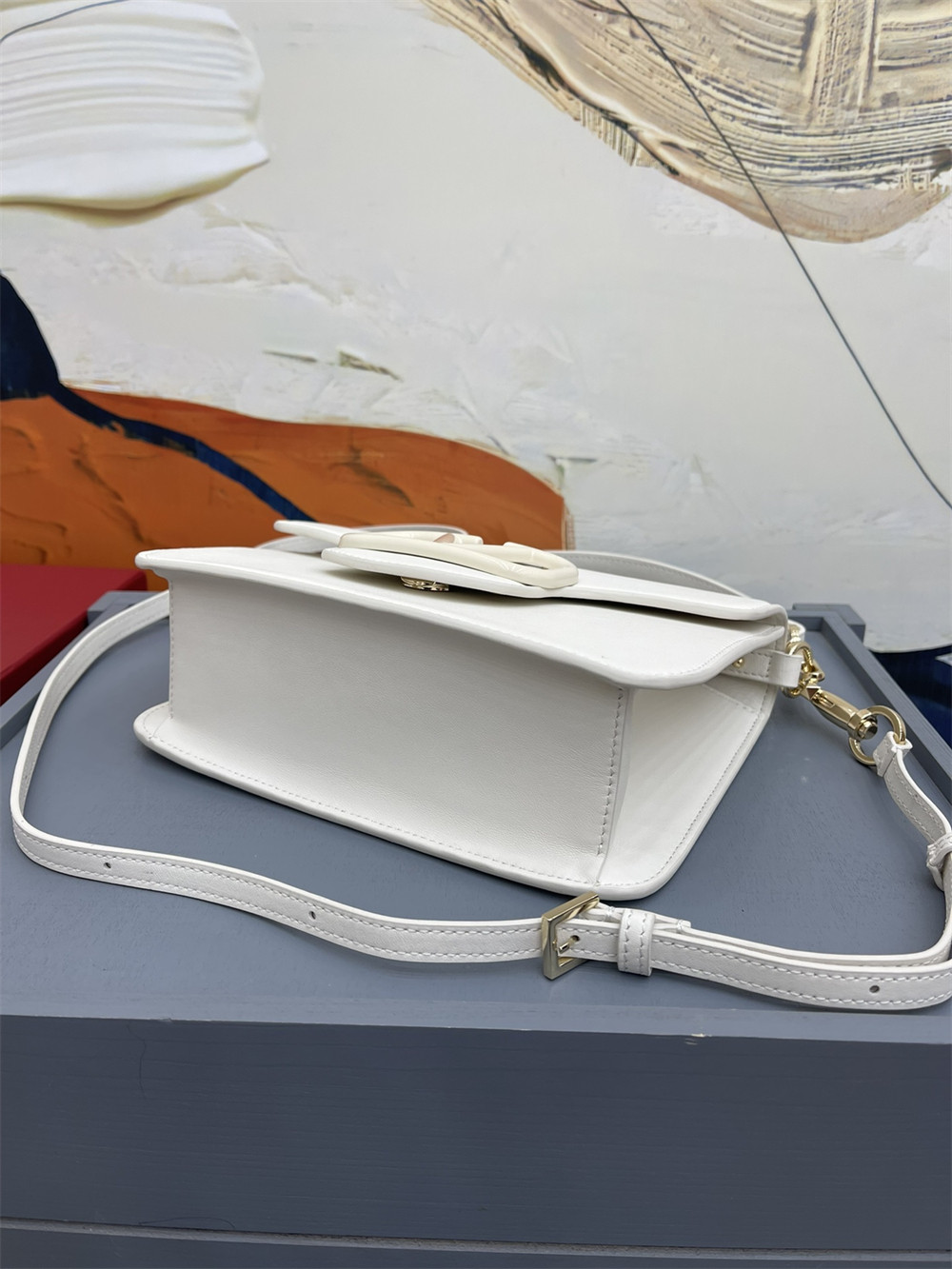 va*t*no GARAVANI LOCÒ CALFSKIN SHOULDER Small BAG With white hardware 22 x 16 x 7 cm