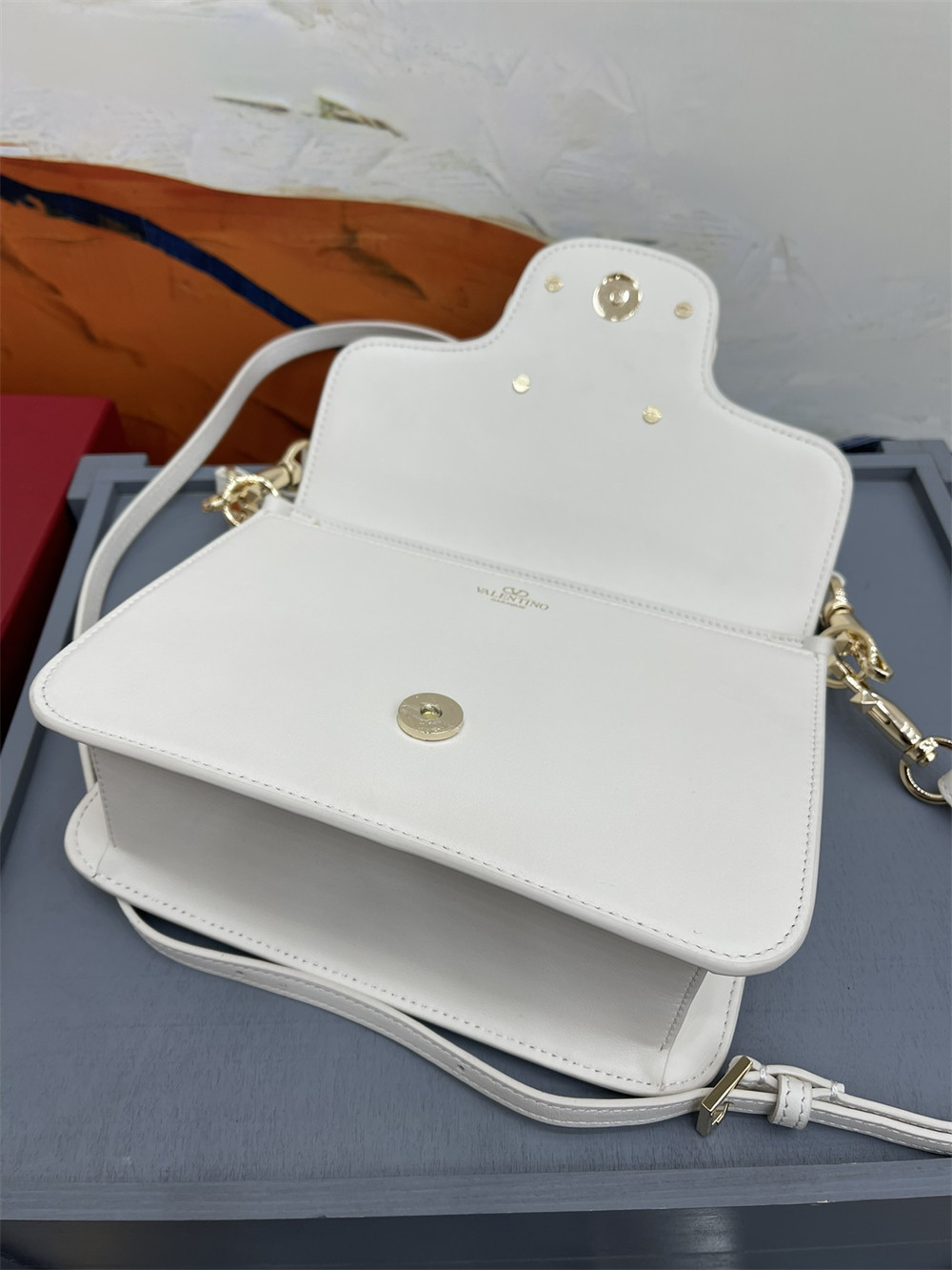 va*t*no GARAVANI LOCÒ CALFSKIN SHOULDER Small BAG With white hardware 22 x 16 x 7 cm