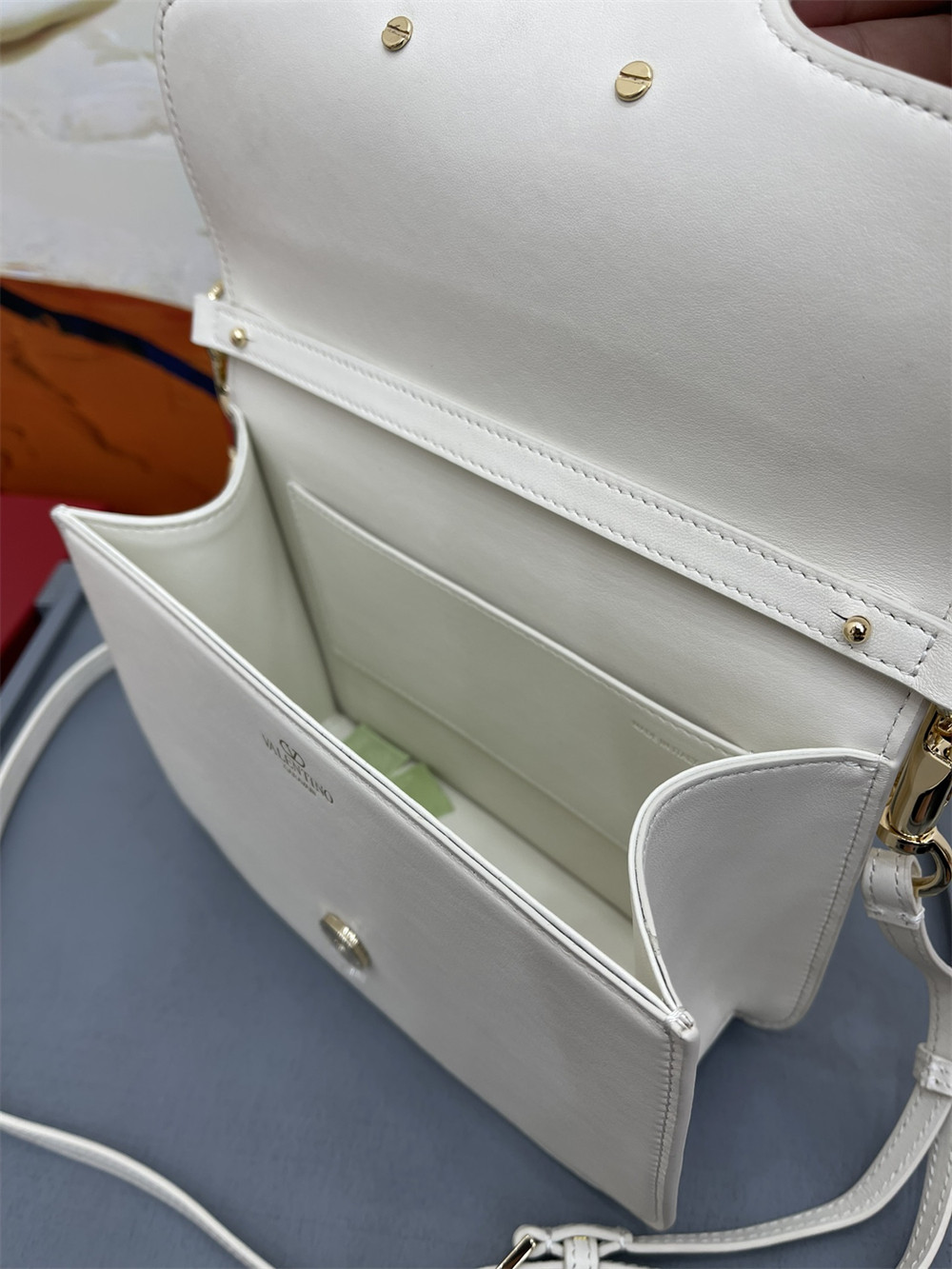 va*t*no GARAVANI LOCÒ CALFSKIN SHOULDER Small BAG With white hardware 22 x 16 x 7 cm