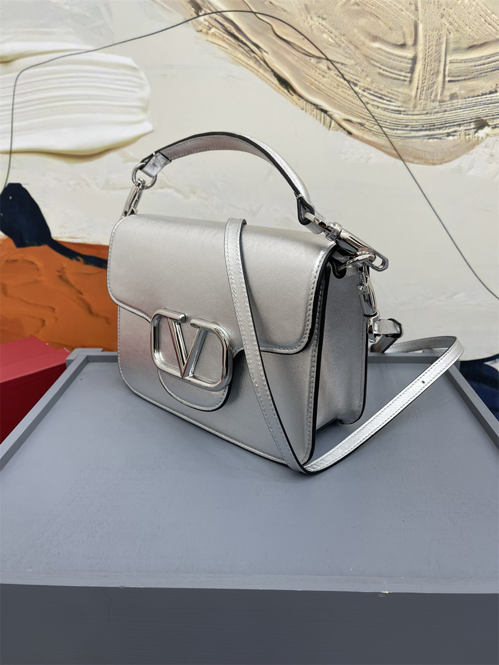 va*t*no GARAVANI LOCÒ CALFSKIN SHOULDER SMALL BAG SILVER 22 x 16 x 7 cm