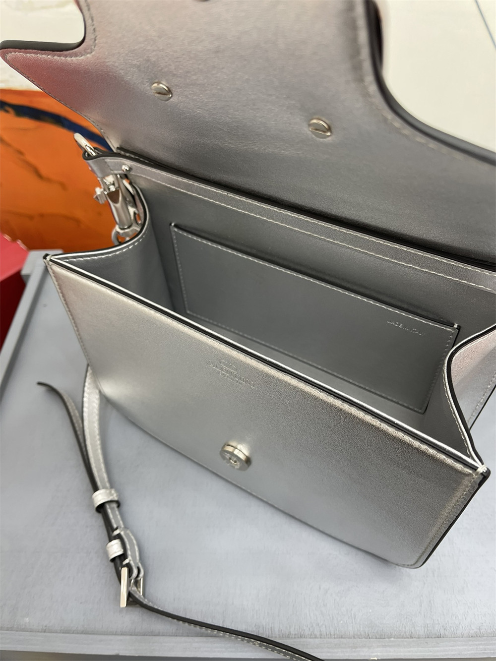 va*t*no GARAVANI LOCÒ CALFSKIN SHOULDER SMALL BAG SILVER 22 x 16 x 7 cm