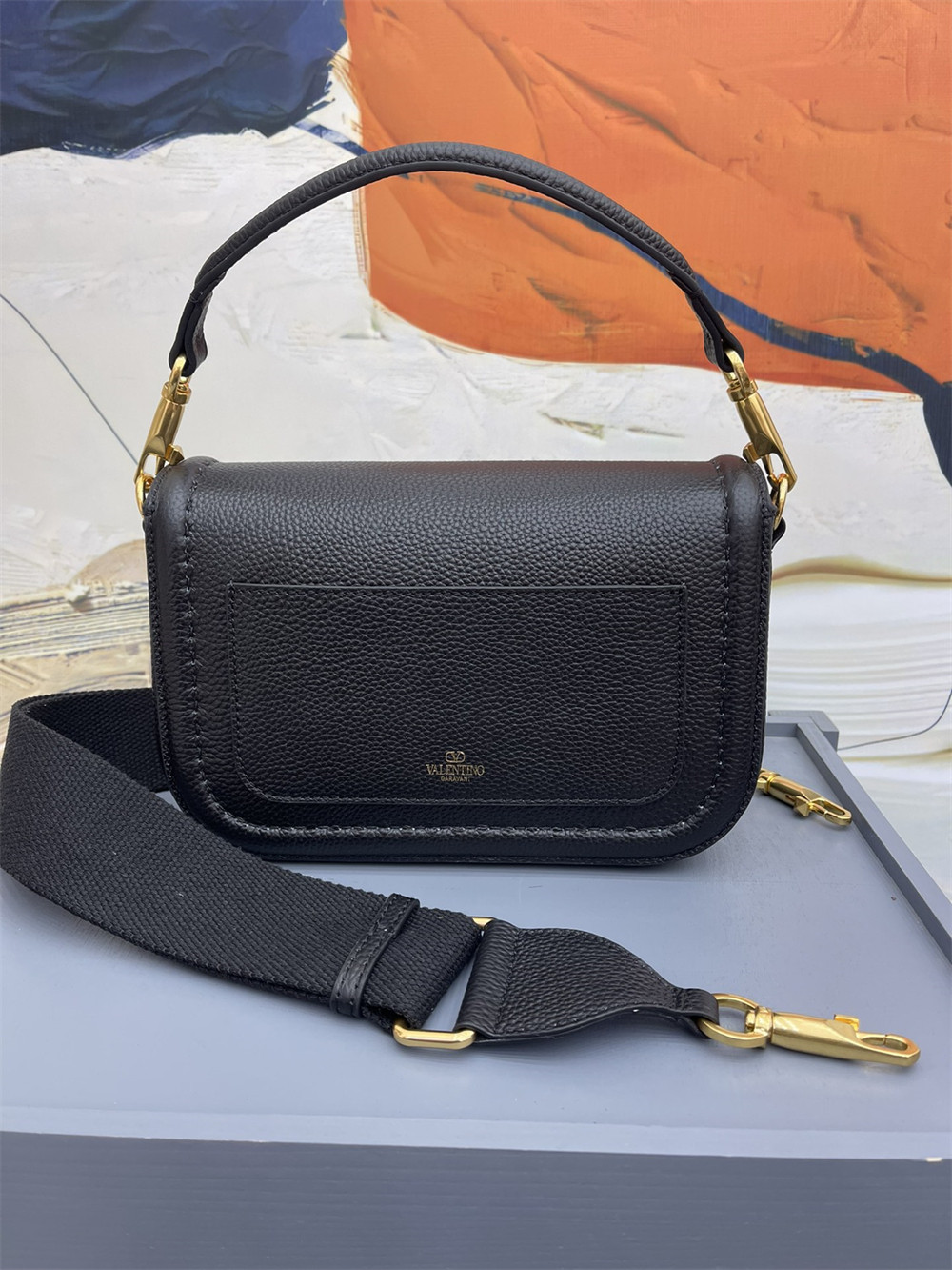 va*t*no GARAVANI ALLTIME GRAINY CALFSKIN SHOULDER BAG BLACK 23.5x18X8cm