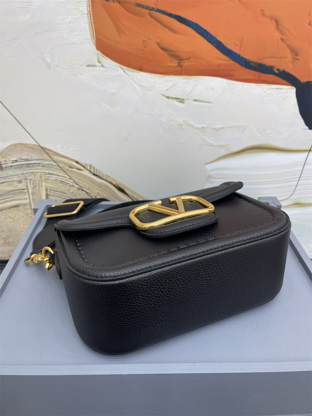va*t*no GARAVANI ALLTIME GRAINY CALFSKIN SHOULDER BAG BLACK 23.5x18X8cm