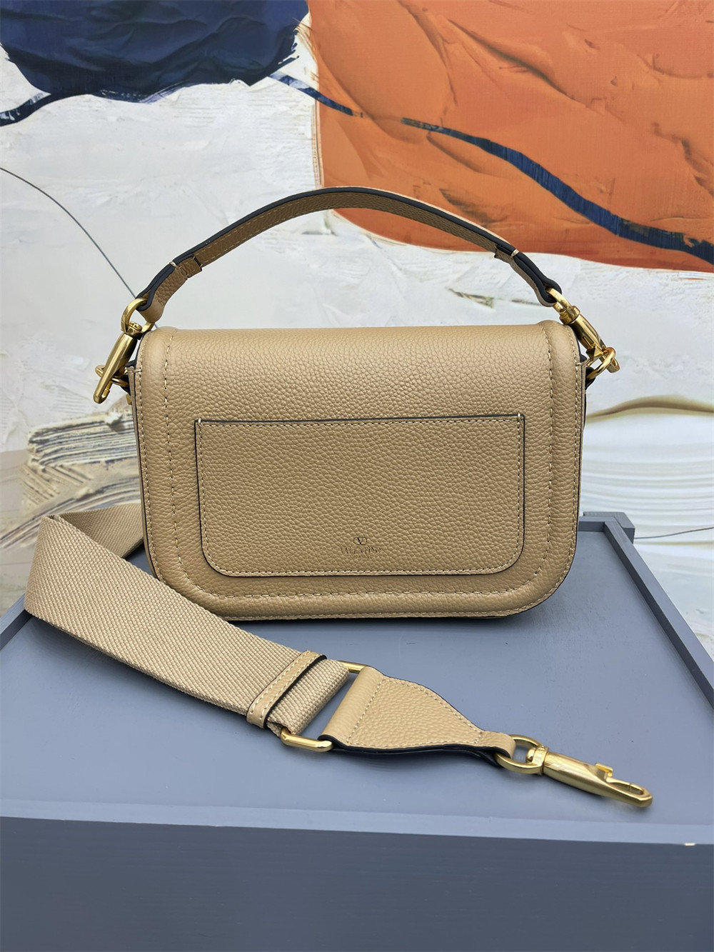 va*t*no GARAVANI ALLTIME GRAINY CALFSKIN SHOULDER BAG APRICOT