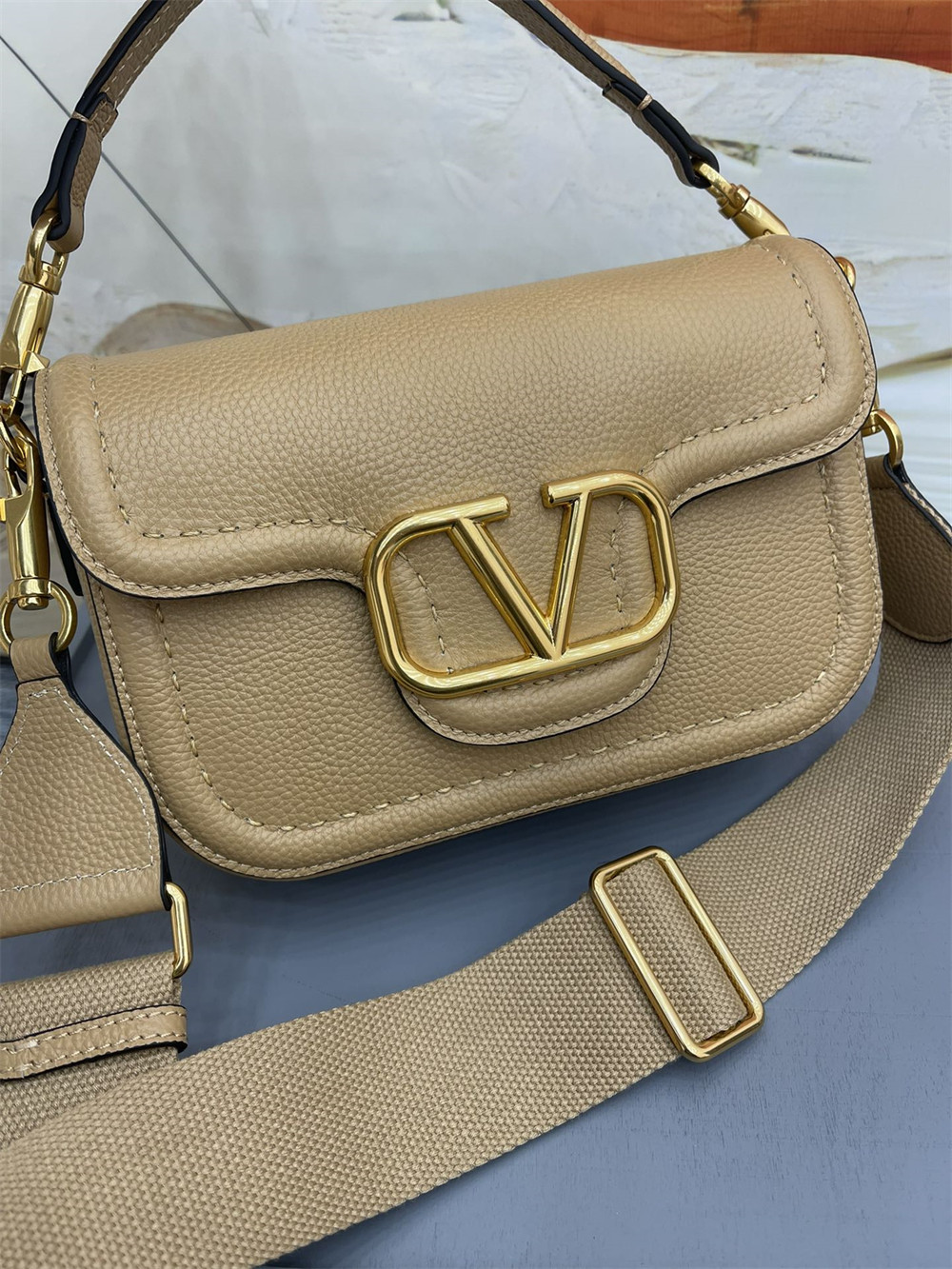 va*t*no GARAVANI ALLTIME GRAINY CALFSKIN SHOULDER BAG APRICOT