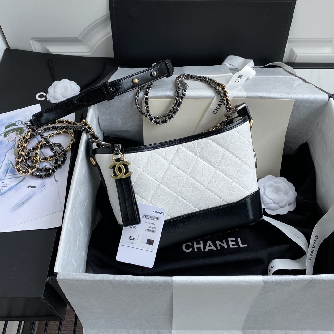 Ch*el Gabrielle SMALL WHITE 20 x 15 x 8cm