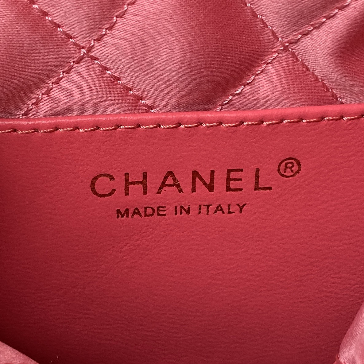 Ch*el 22 MINI HANDBAG GRAINED LEATHER RED 7.8 × 7.4 × 2.3 in