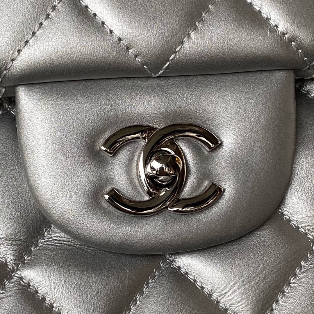 Ch*el CLASSIC FLAP SILVER 28x38x12cm