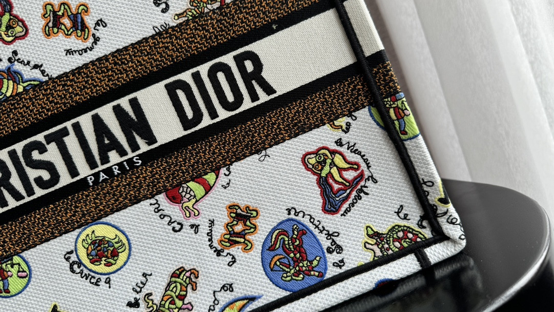 MEDIUM D*0r BOOK TOTE White Multicolor Dragon Zodiac Embroidery 14 x 11 x 6.5 inches