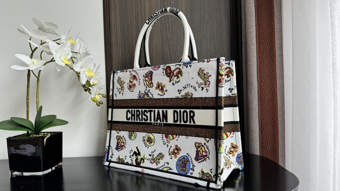 MEDIUM D*0r BOOK TOTE White Multicolor Dragon Zodiac Embroidery 14 x 11 x 6.5 inches
