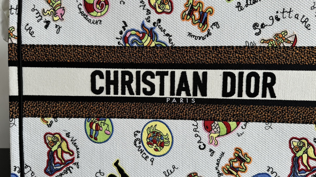 Large D*0r BOOK TOTE WHITE MULTICOLOR DRAGON ZODIAC EMBROIDER 16.5 x 14 x 7.5 inches