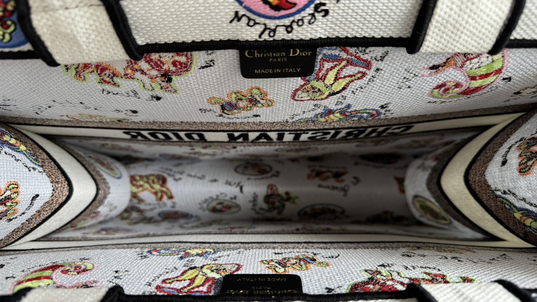 Large D*0r BOOK TOTE WHITE MULTICOLOR DRAGON ZODIAC EMBROIDER 16.5 x 14 x 7.5 inches