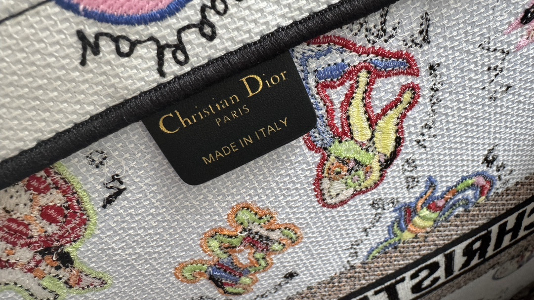 Large D*0r BOOK TOTE WHITE MULTICOLOR DRAGON ZODIAC EMBROIDER 16.5 x 14 x 7.5 inches