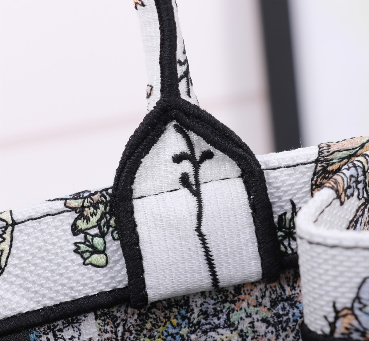 Small D*0r BOOK TOTE WHITE MULTICOLOR TOILE DE JOUY MEXICO EMBROIDERY 10.5 x 8.5 x 5.5 inches