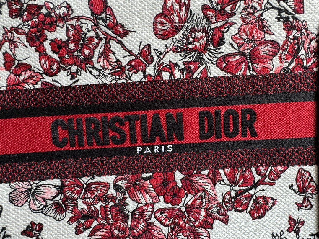 Small D*0r BOOK TOTE WHITE AND RED LE CŒUR DES PAPILLONS EMBROIDERY 10.5 x 8.5 x 5.5 inches