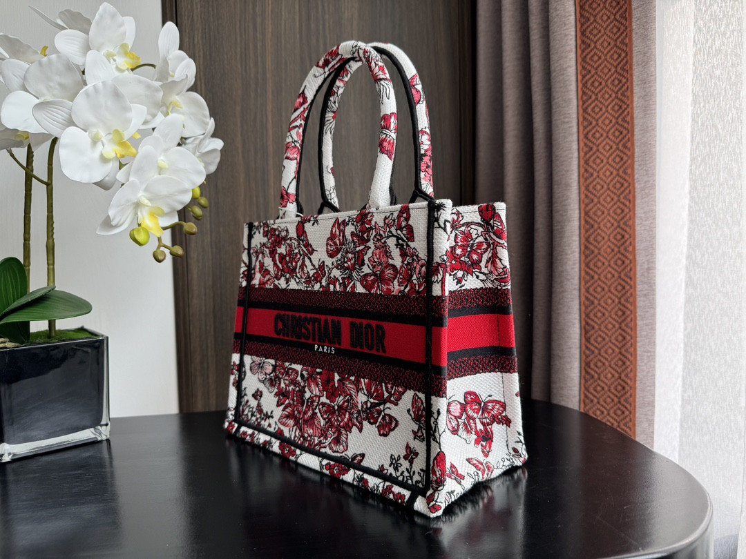 Small D*0r BOOK TOTE WHITE AND RED LE CŒUR DES PAPILLONS EMBROIDERY 10.5 x 8.5 x 5.5 inches
