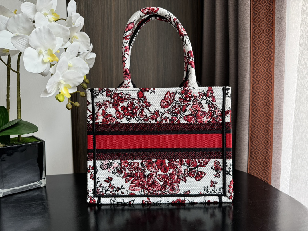 Small D*0r BOOK TOTE WHITE AND RED LE CŒUR DES PAPILLONS EMBROIDERY 10.5 x 8.5 x 5.5 inches