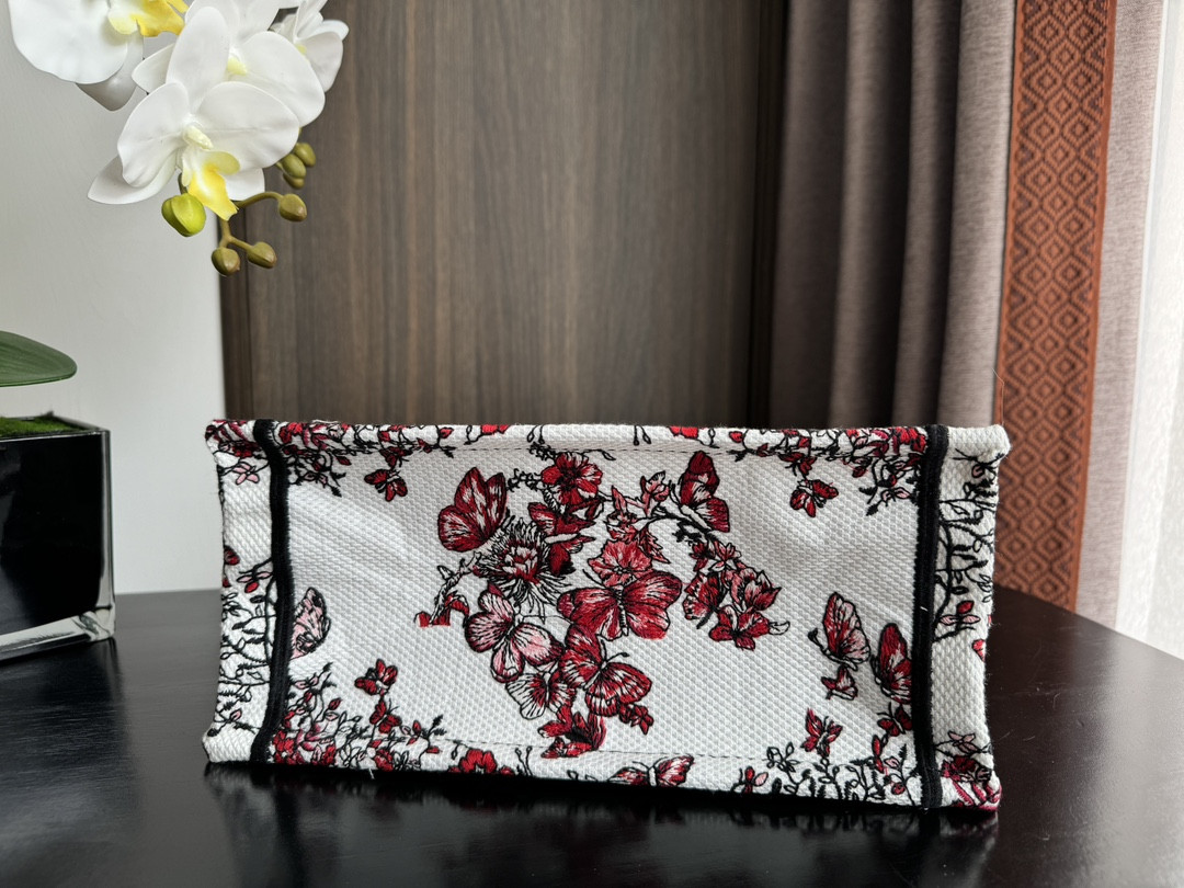 Small D*0r BOOK TOTE WHITE AND RED LE CŒUR DES PAPILLONS EMBROIDERY 10.5 x 8.5 x 5.5 inches