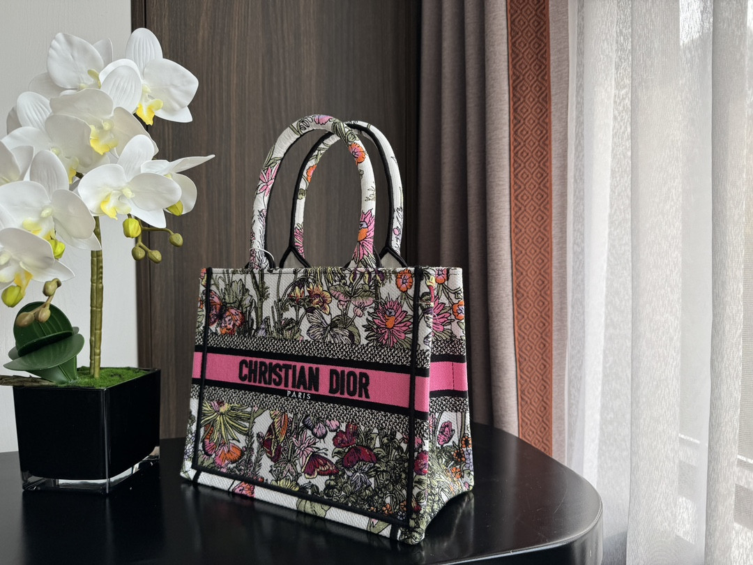 Small D*0r BOOK TOTE WHITE MULTICOLOR MEXICO MILLEFIORI EMBROIDERY 10.5 x 8.5 x 5.5 inches
