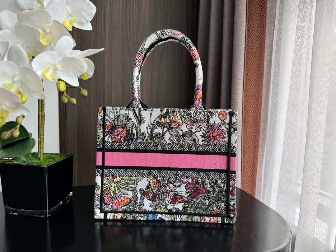 Small D*0r BOOK TOTE WHITE MULTICOLOR MEXICO MILLEFIORI EMBROIDERY 10.5 x 8.5 x 5.5 inches