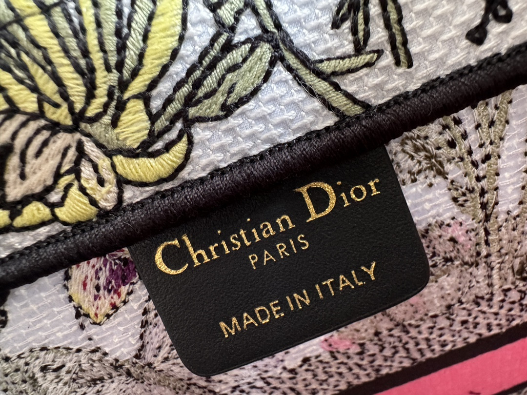 Small D*0r BOOK TOTE WHITE MULTICOLOR MEXICO MILLEFIORI EMBROIDERY 10.5 x 8.5 x 5.5 inches
