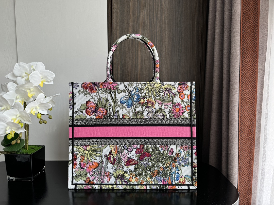 Large D*0r BOOK TOTE WHITE MULTICOLOR MEXICO MILLEFIORI EMBROIDERY 16.5 x 14 x 7.5 inches