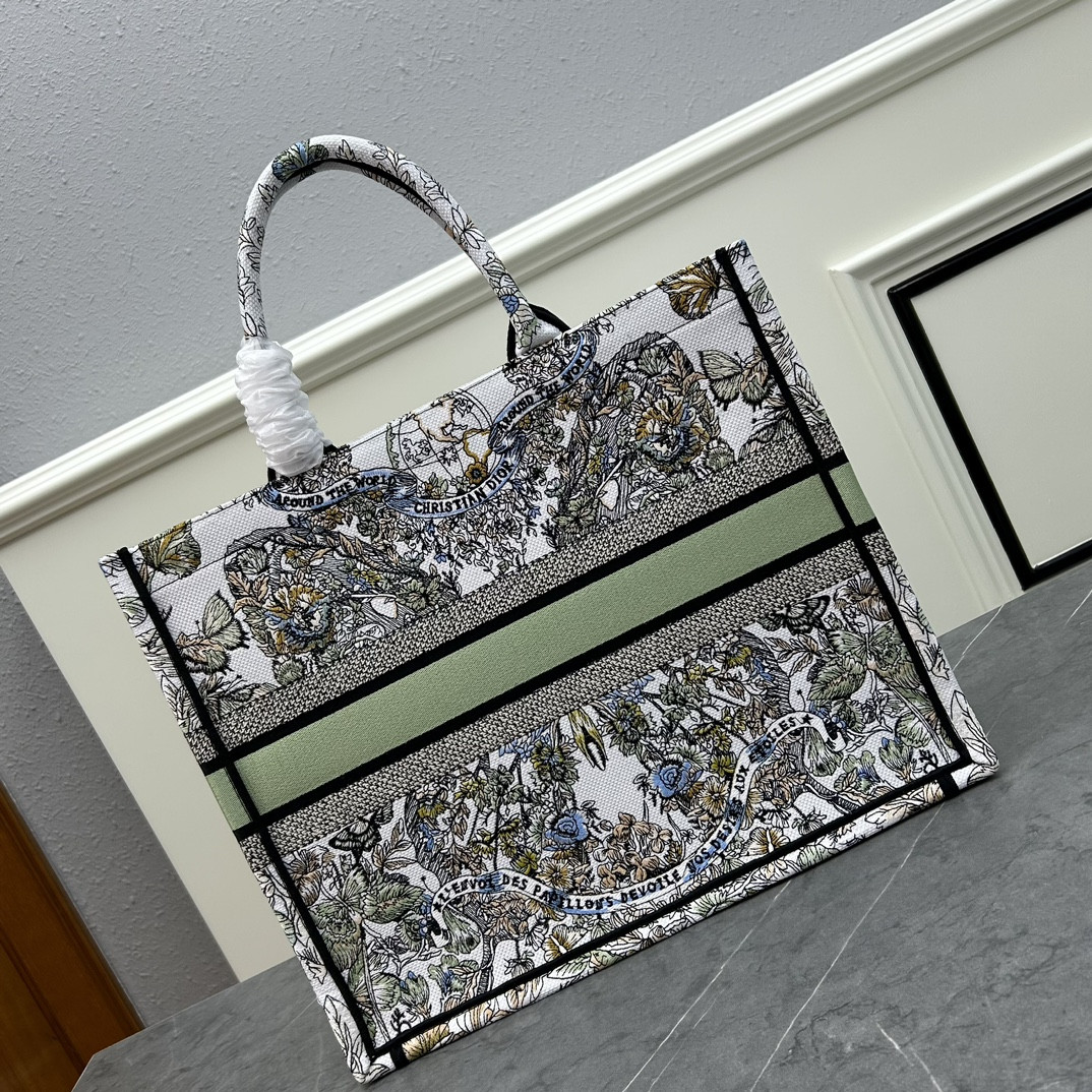 Large D*0r BOOK TOTE WHITE MULTICOLOR TOILE DE JOUY MEXICO EMBROIDERY 16.5 x 14 x 7.5 inches