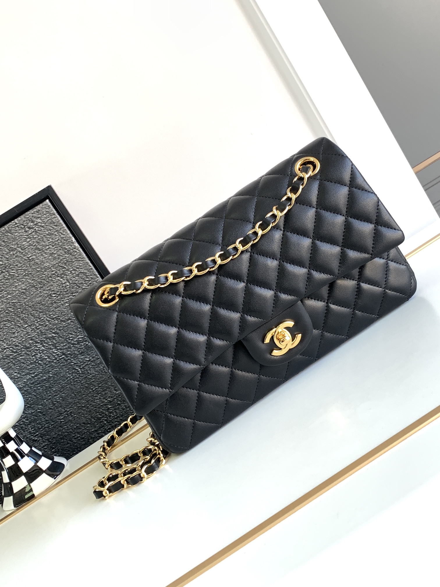 Ch*el CLASSIC HANDBAG LAMBSKIN & GOLD-TONE METAL BLACK 15.5 x 25.5x6.5cm