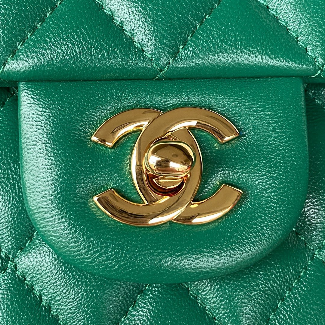 Ch*el CLASSIC HANDBAG GRAINED SHINY CALFSKIN & GOLD-TONE METAL GREEN 6 × 9.9 × 2.5 in