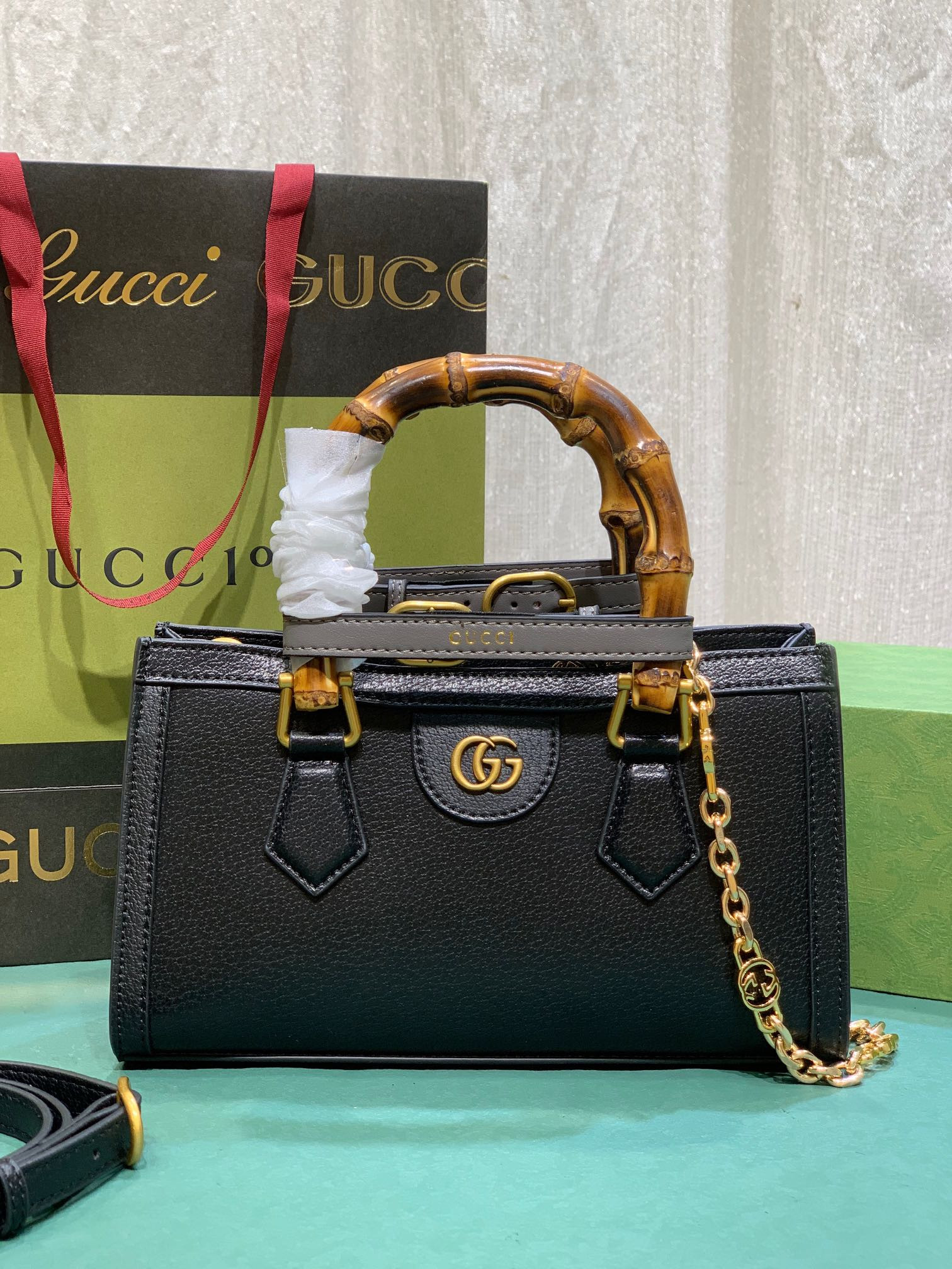G*u*i DIANA SMALL SHOULDER BAG Black 25W x 16H x 9D CM