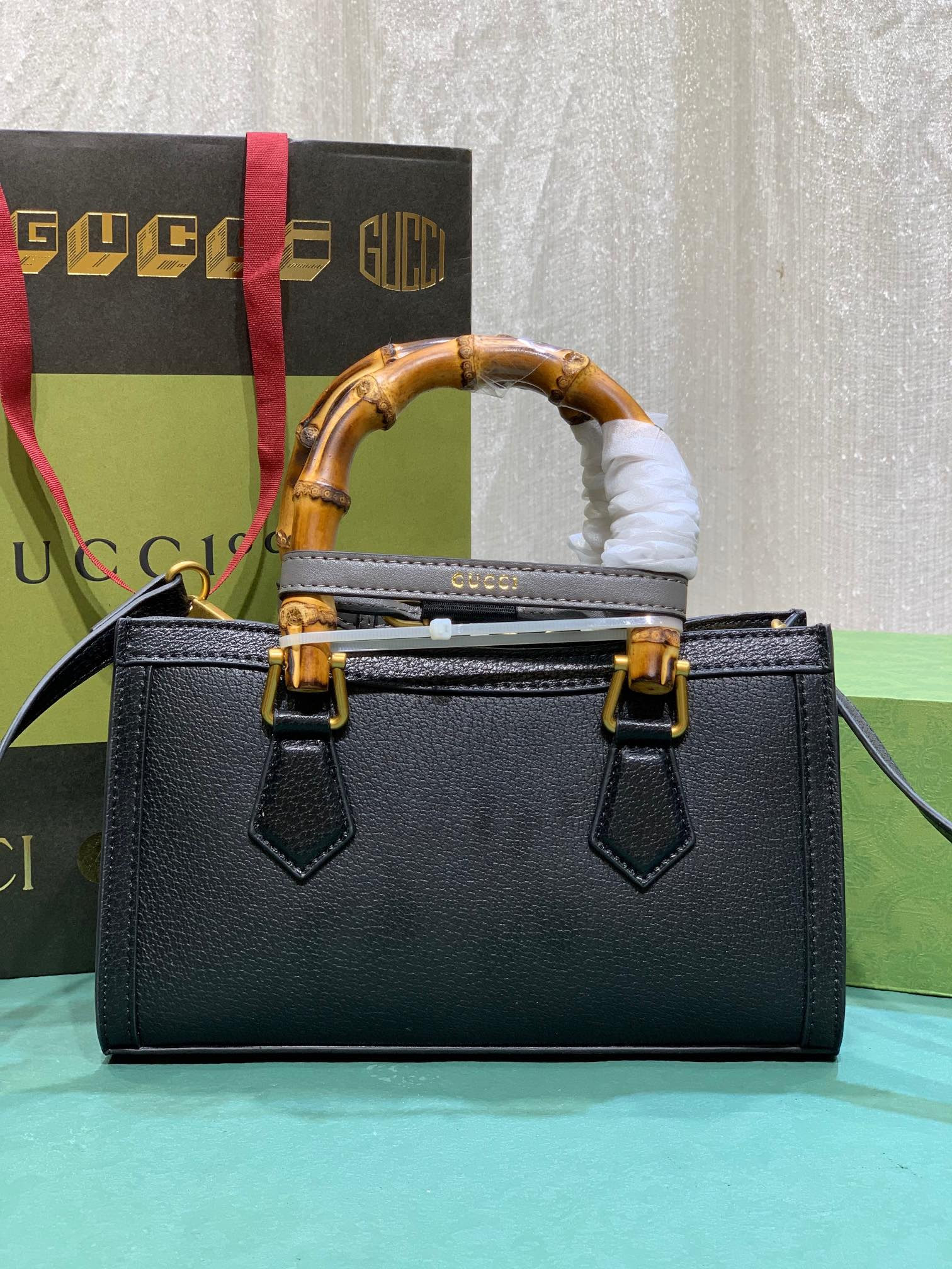 G*u*i DIANA SMALL SHOULDER BAG Black 25W x 16H x 9D CM