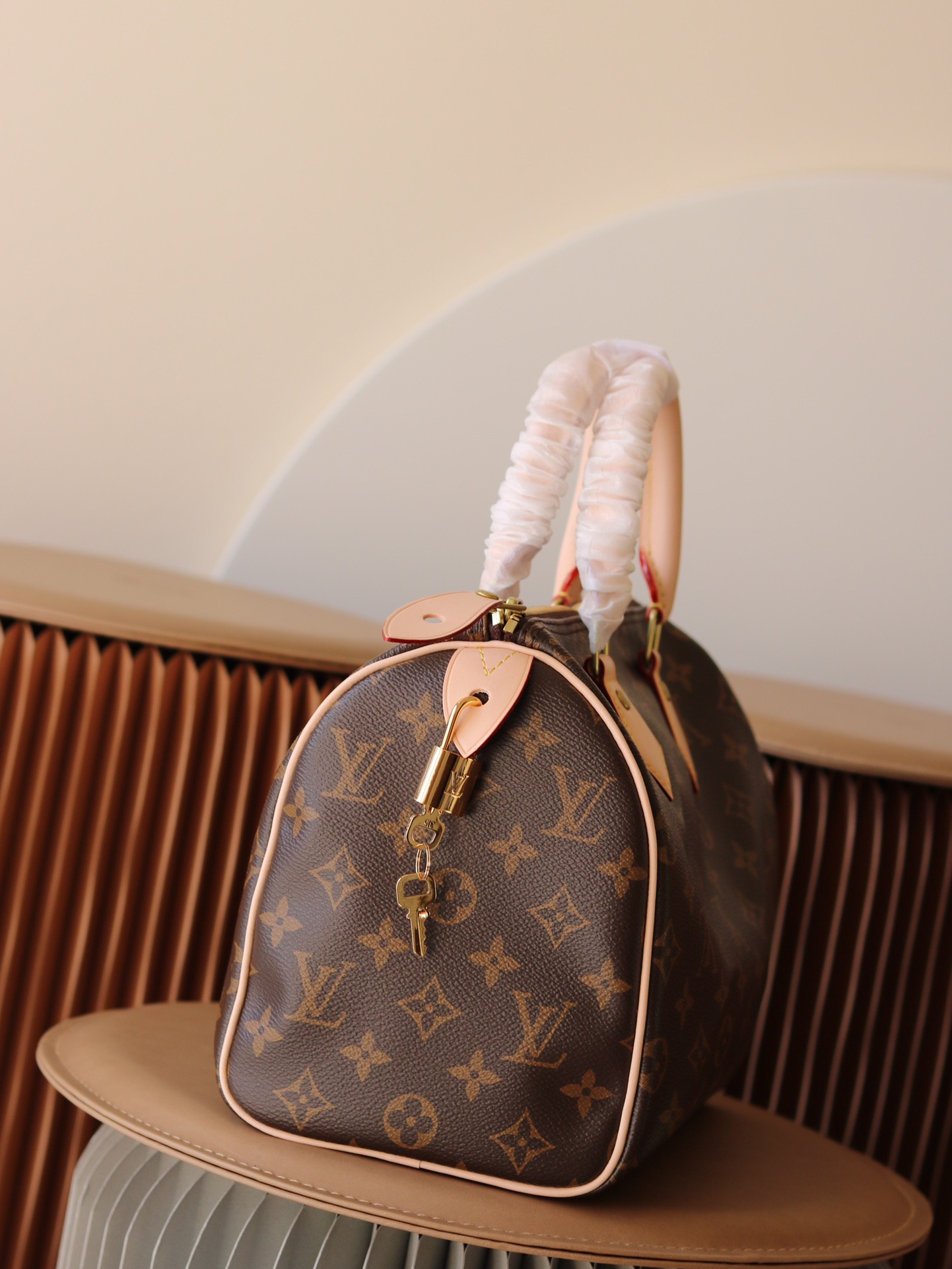 L0*is V*t0n M41109 Speedy 25