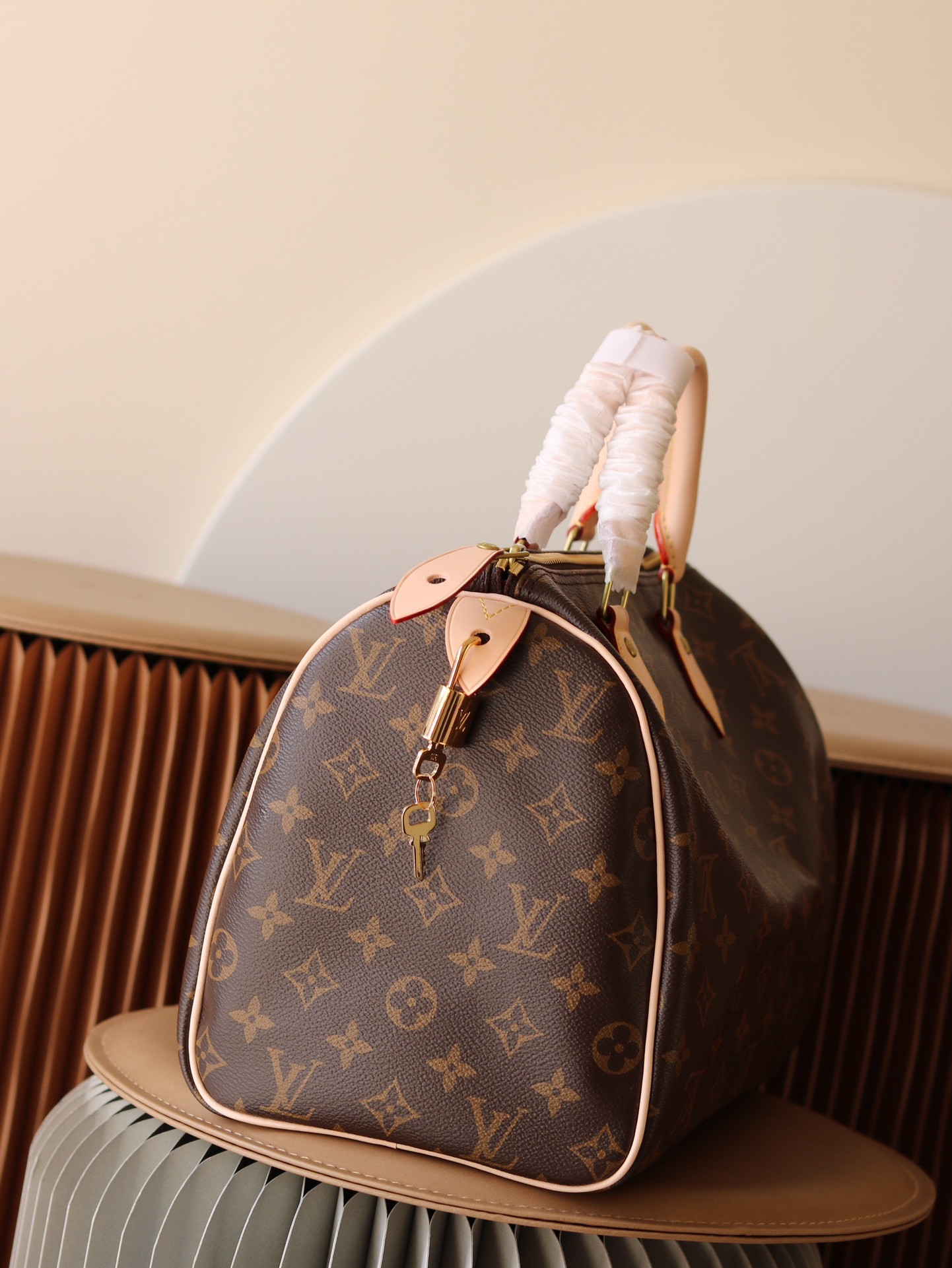 L0*is V*t0n M41108 Speedy 30