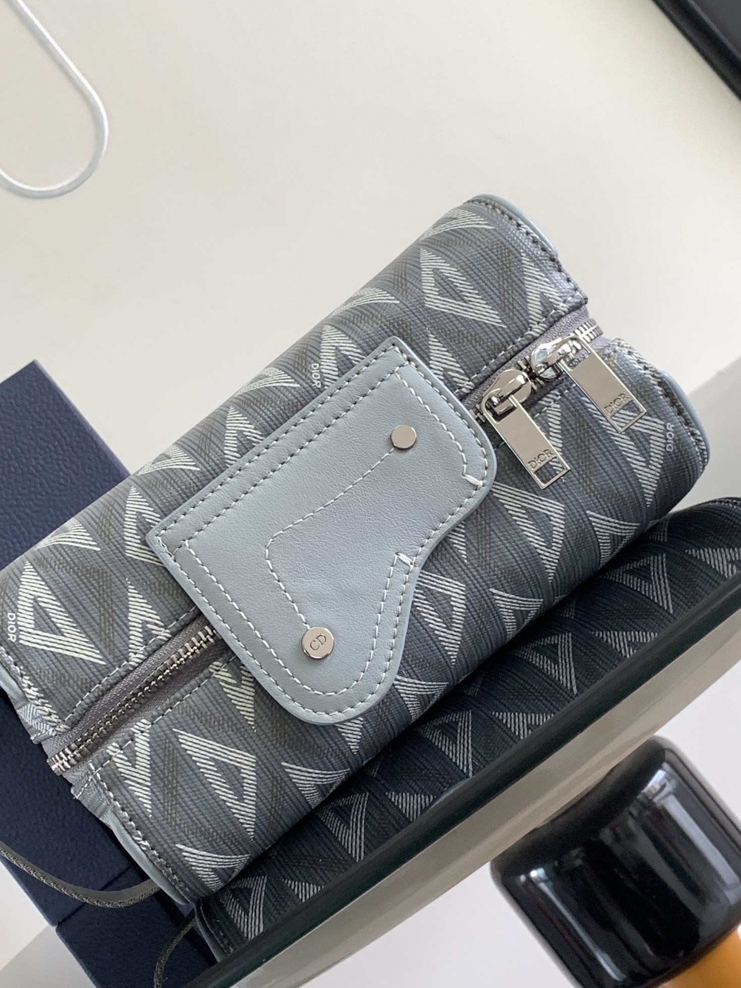D*0r Lingot Toiletry Bag Gray Mirage Technical Fabric 8.5 x 5 x 4 inches