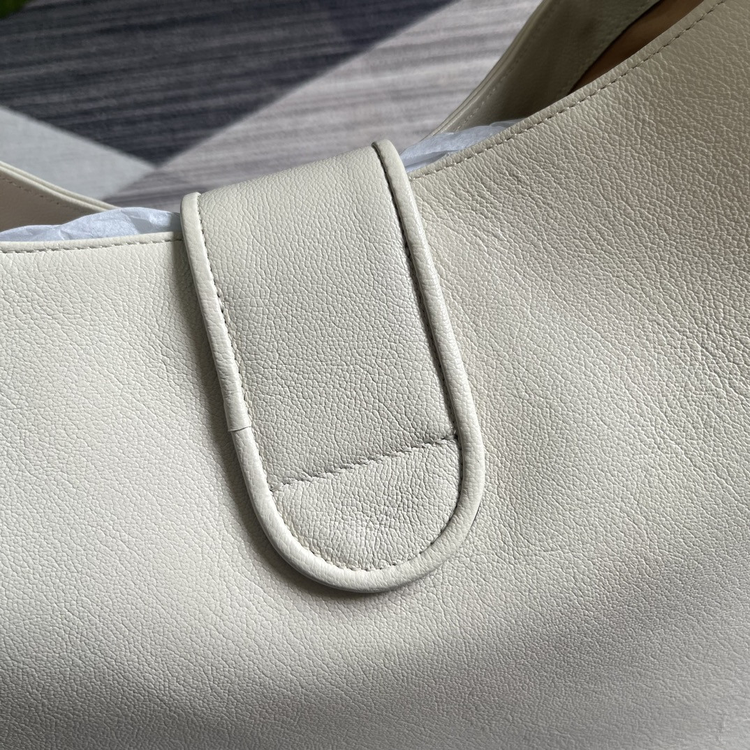 G*u*i APHRODITE LARGE SHOULDER BAG WHITE 18"W x 11.8"H x 0.8"D