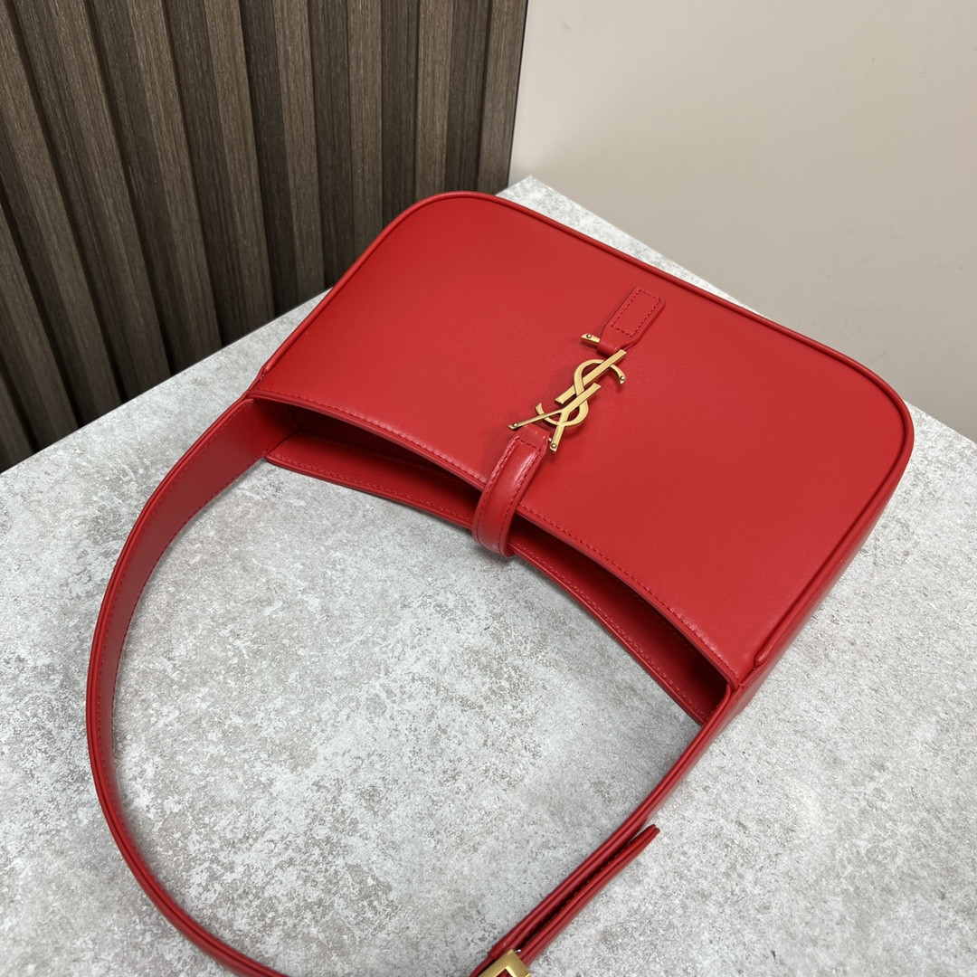 Y*L LE 5 À 7 IN SMOOTH LEATHER SHINY RED 9 X 6.3 X 2.5 INCHES