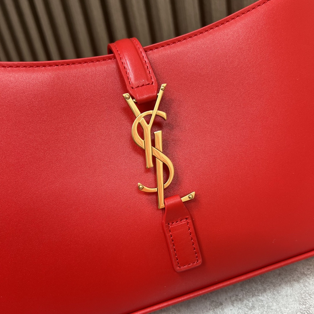 Y*L LE 5 À 7 IN SMOOTH LEATHER SHINY RED 9 X 6.3 X 2.5 INCHES
