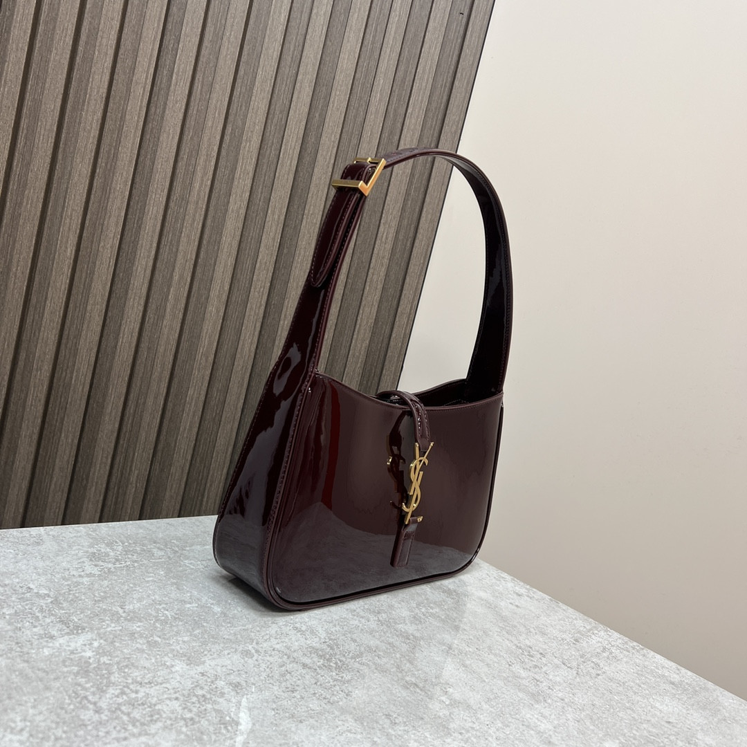 Y*L LE 5 À 7 IN PATENT LEATHER RED 9 X 6.3 X 2.5 INCHES