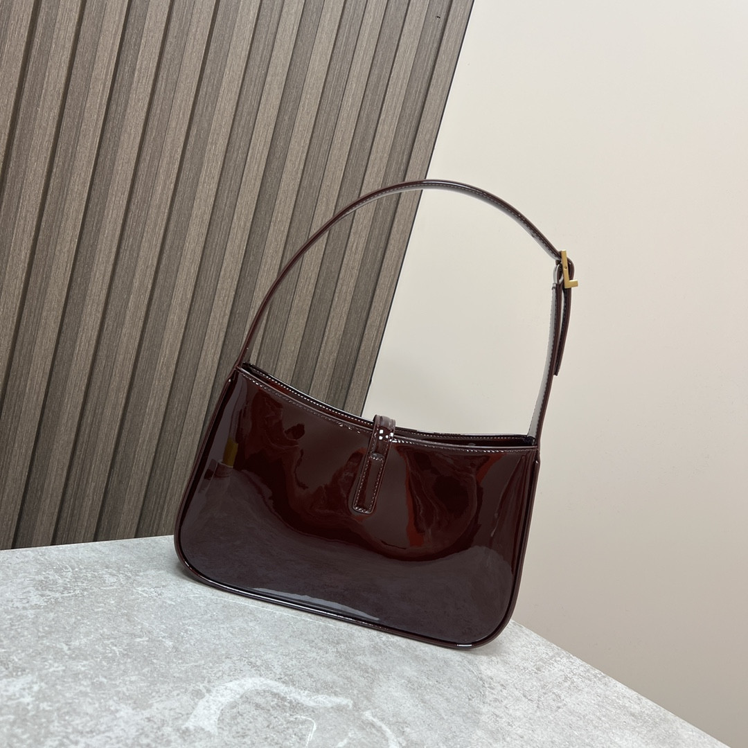 Y*L LE 5 À 7 IN PATENT LEATHER RED 9 X 6.3 X 2.5 INCHES