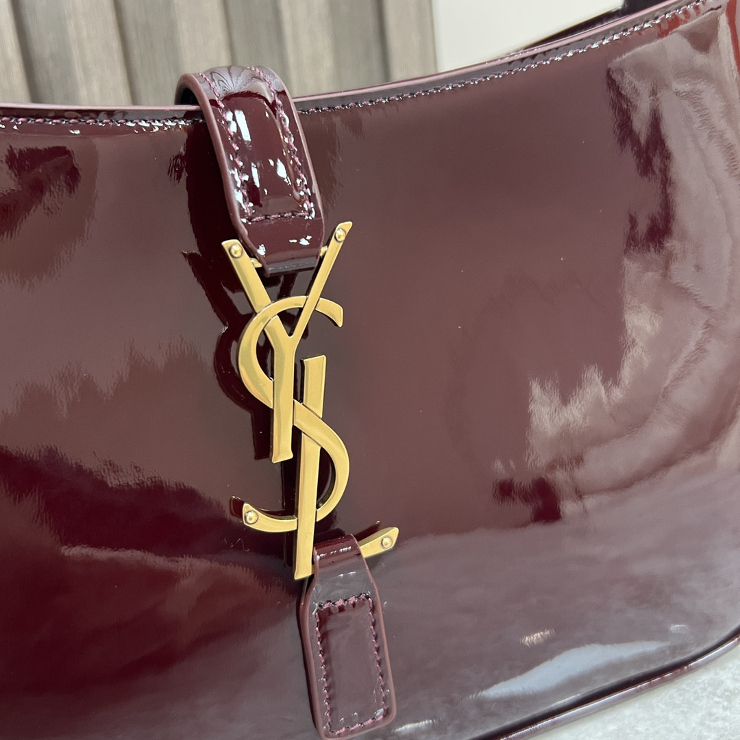 Y*L LE 5 À 7 IN PATENT LEATHER RED 9 X 6.3 X 2.5 INCHES